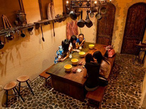 Quán cafe thị trấn Ba Cây Chổi mang nét độc lạ như truyện cổ tích
